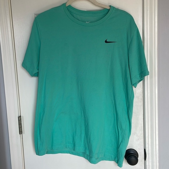 Nike L tee - Picture 2 of 5